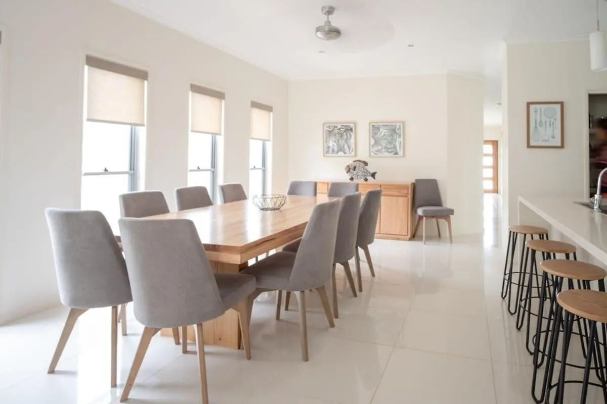 בית נופש Golden Beach Family Home With Pool