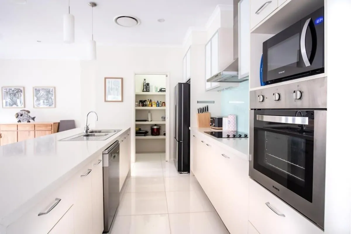 Golden Beach Family Home With Pool אוסטרליה